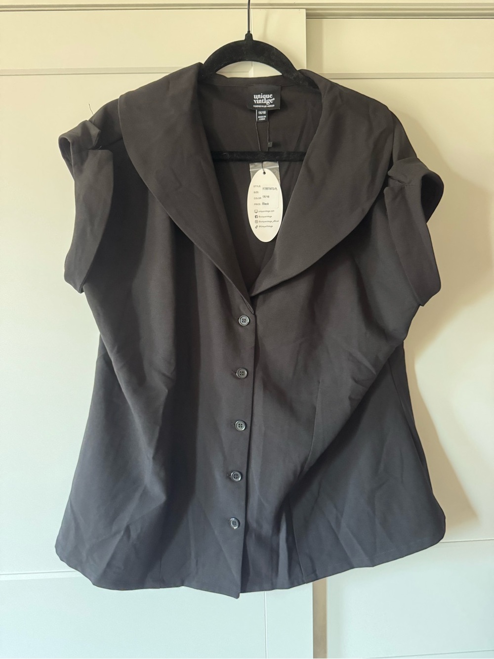 Unique Vintage Black Short-Sleeve Button-Down Shawl Collar Top